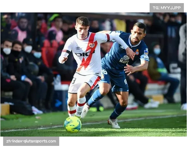 比利亚雷亚尔后卫洛根·科斯塔膝关节重伤，预计五月才能复出